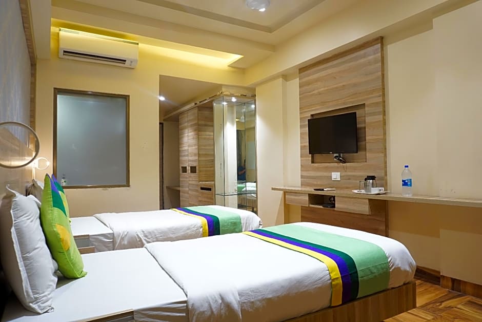 Treebo Trend Classic Grande, Camp