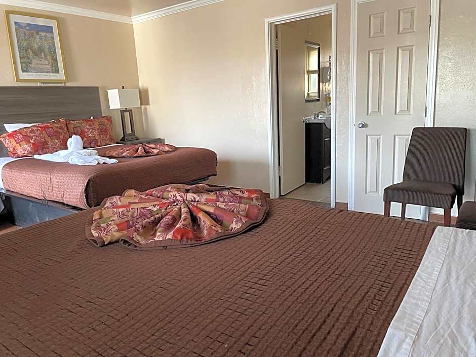 Holland Inn and Suites