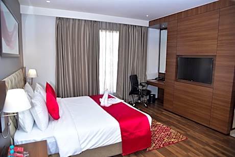 Deluxe Queen Room (Mobility Access/Non-Smoking) - Book & Unlock Exclusive Discounts