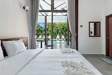 Deluxe Double with Pool View