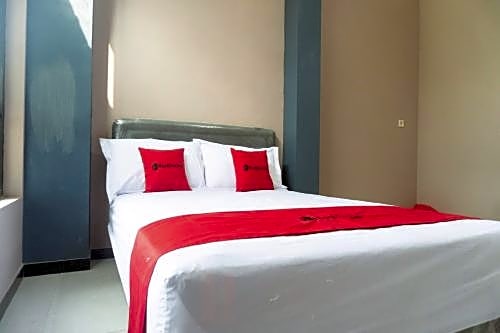 RedDoorz Syariah near Alun Alun Blitar