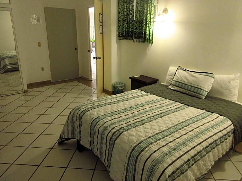 Alexandross Hostel
