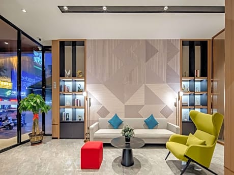 Borrman Hotel Lipu Central Plaza