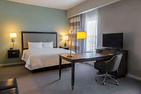 King Studio Suite with Sofa Bed - Hearing Access/Non-Smoking