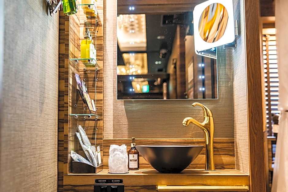 Petit Bali Forest Shinjuku Sanchōme