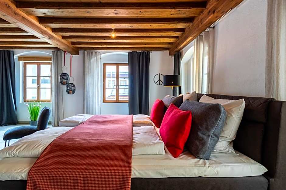 BARONHAUS Aparthotel & Suites