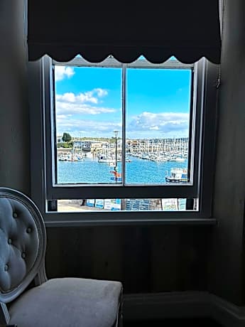 Admiral MacBride Bed & Breakfast