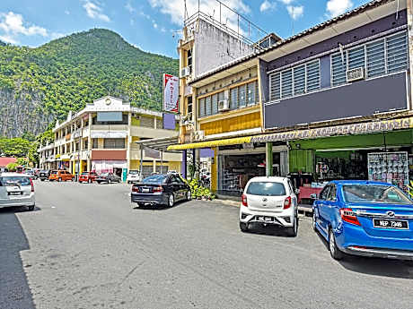 OYO 90734 Tata Inn Hotel