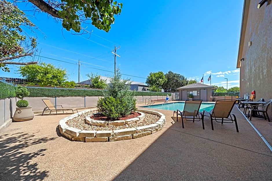 Days Inn by Wyndham Round Rock