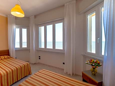 Quadruple Room with Sea View