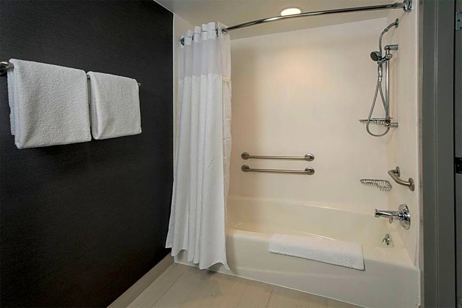 Courtyard by Marriott Frederick
