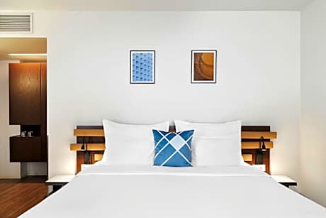 King Double Guest Room with Courtyard View