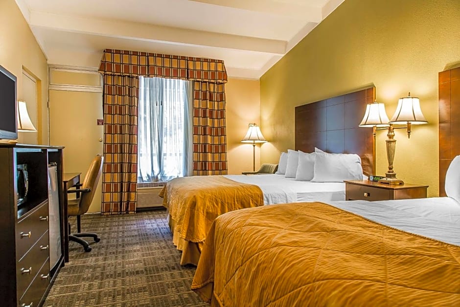 Clarion Hotel & Suites Hamden-New Haven