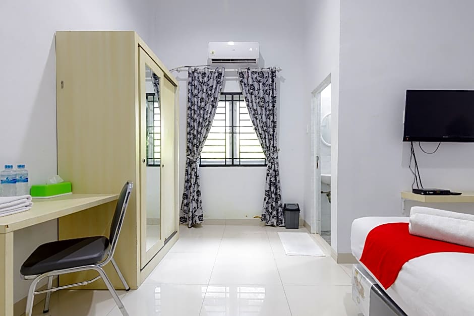 RedDoorz Plus near Thamrin Plaza Medan