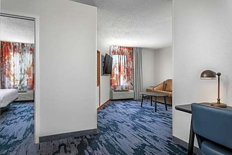 One-Bedroom King Suite with Bathtub and Sofa Bed - Mobility Access/Hearing Accessible