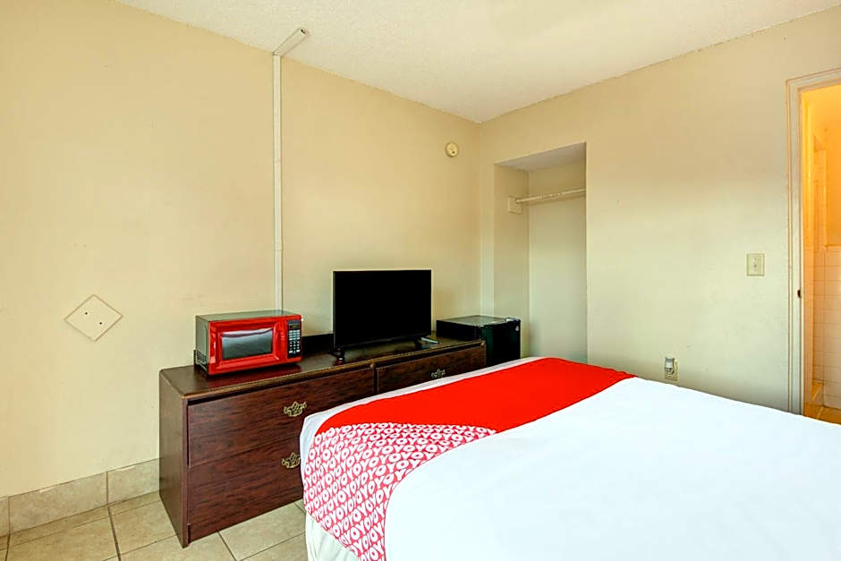 OYO Hotel Douglas GA US-441