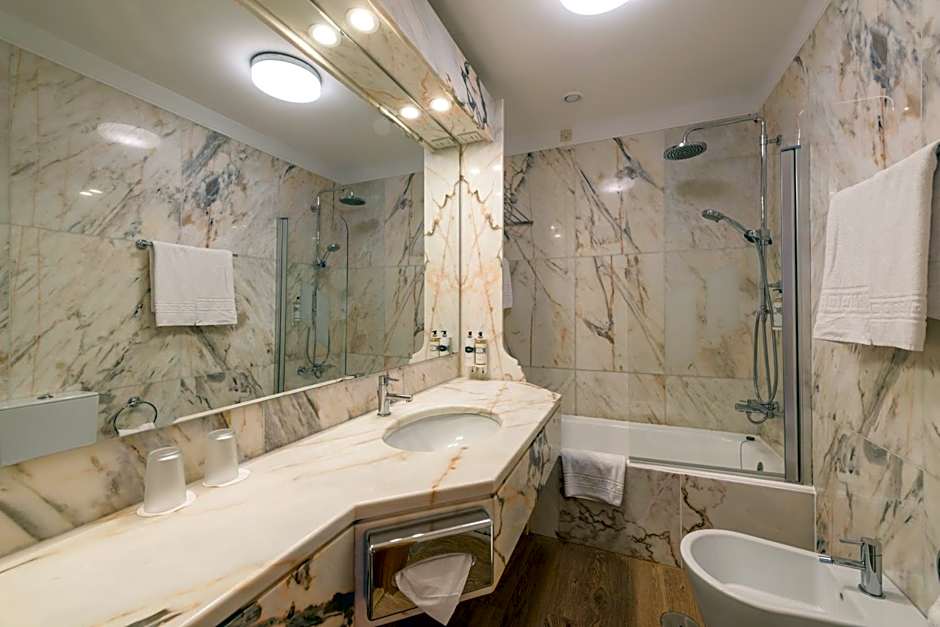 POUSADAS DE PORTUGAL MONUMNENT & HISTORIC HOTELS