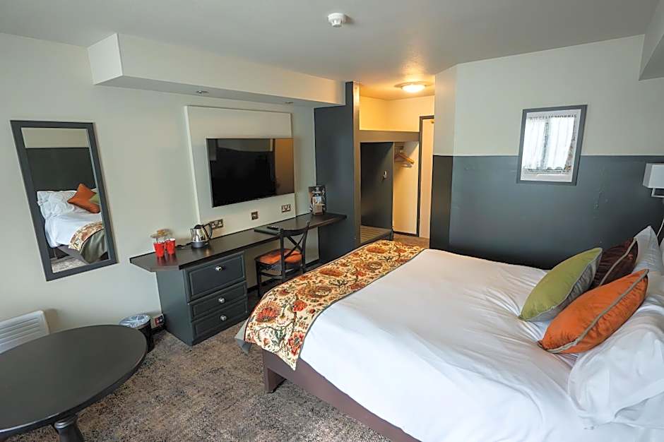 Cat & Lion Country Pub and Hotel