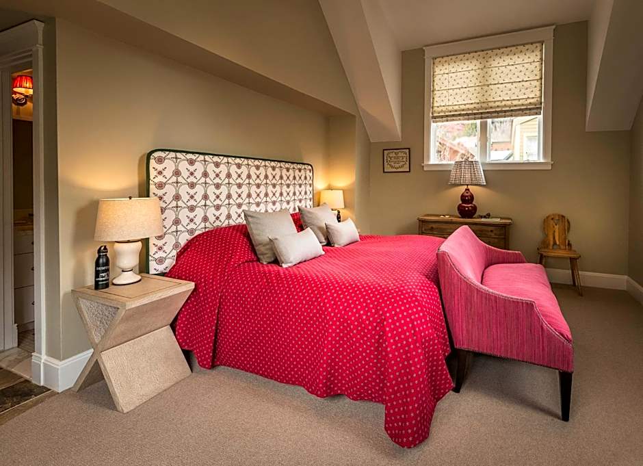 Photo 1 of 3 of Deluxe 1 King Bed