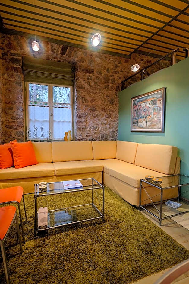 Kyriaki Guesthouse & Suites