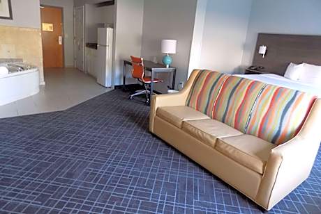 Deluxe King Suite with Hot Tub - Non-Smoking