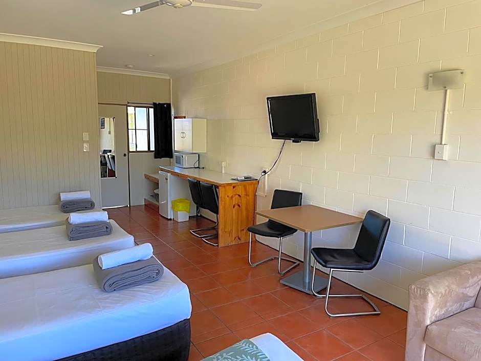 Birch Motel Bowen Previously Known as Bowen Arrow Motel