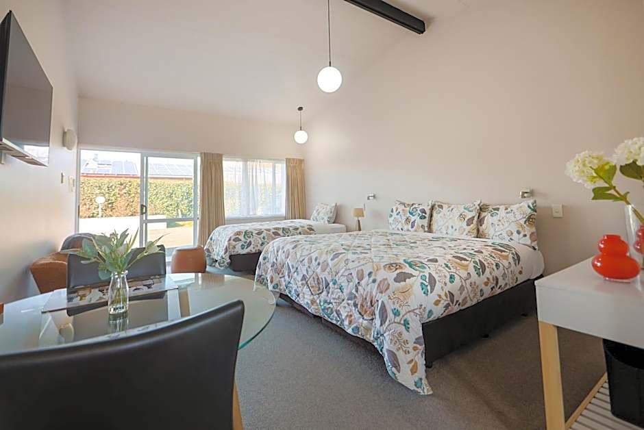 Broadway Motel & Miro Court Villas