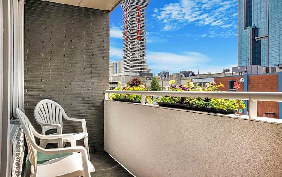 Travelodge by Wyndham Niagara Falls at the Falls