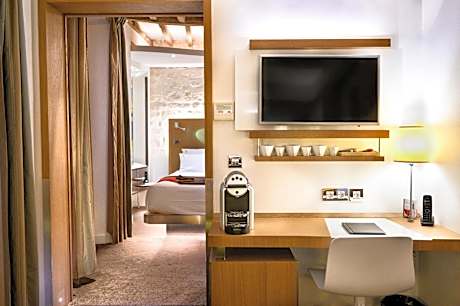 Suite with Winter Garden View