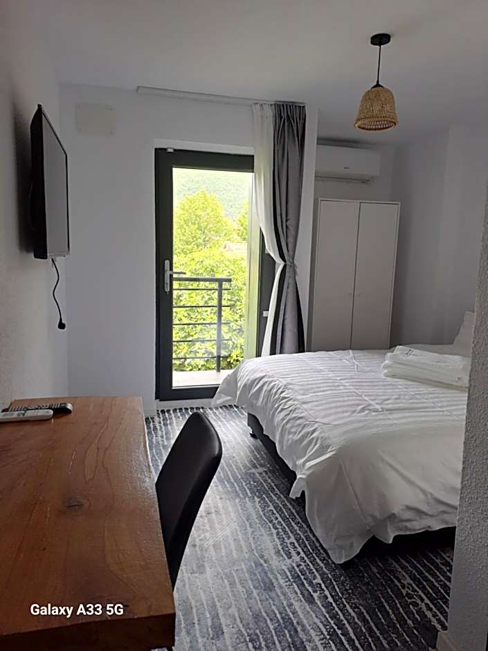 Borderline Accomodation