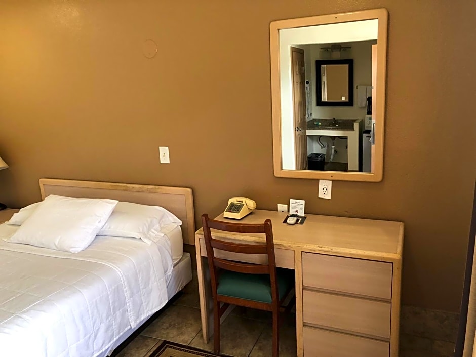 Toppers Motel