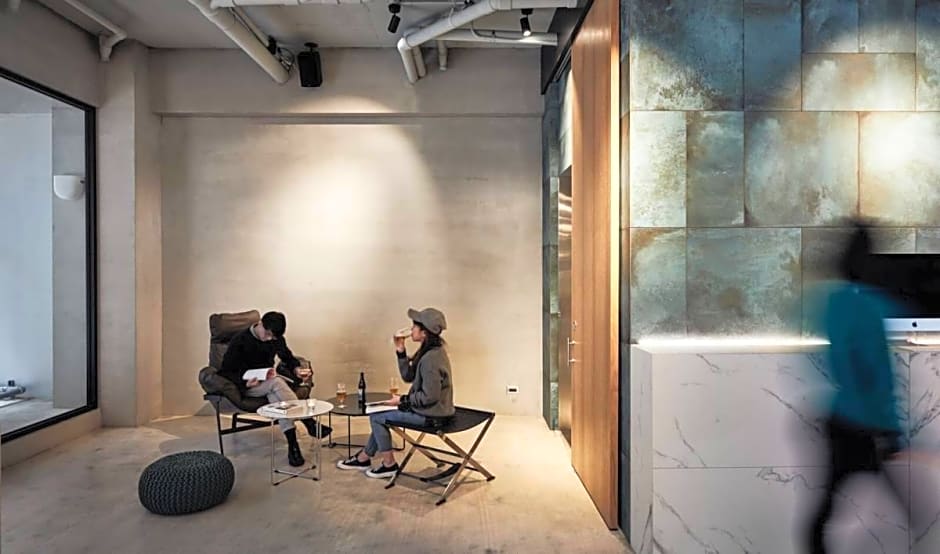 Bouti Waterfront Hotel