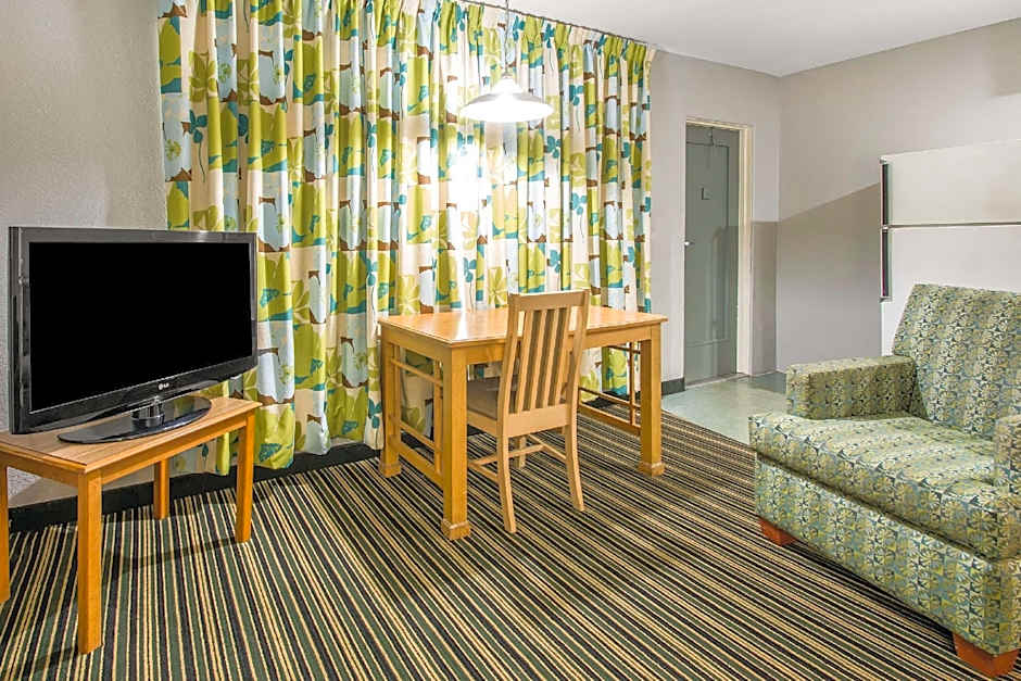 Rodeway Inn & Suites Winter Haven Chain of Lakes