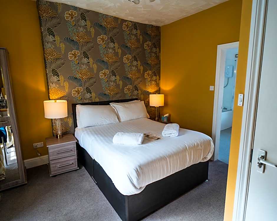 Johnny Dough's Conwy with Rooms