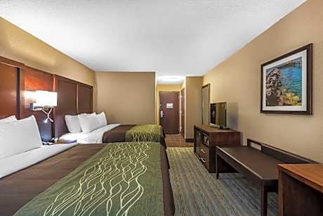 Queen Room with 2 Queen Beds and River View - Non-Smoking