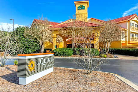 La Quinta Inn & Suites by Wyndham Raleigh Durham International Airport
