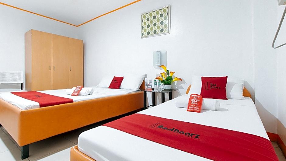 RedDoorz @ Western Highway Lodge Hotel