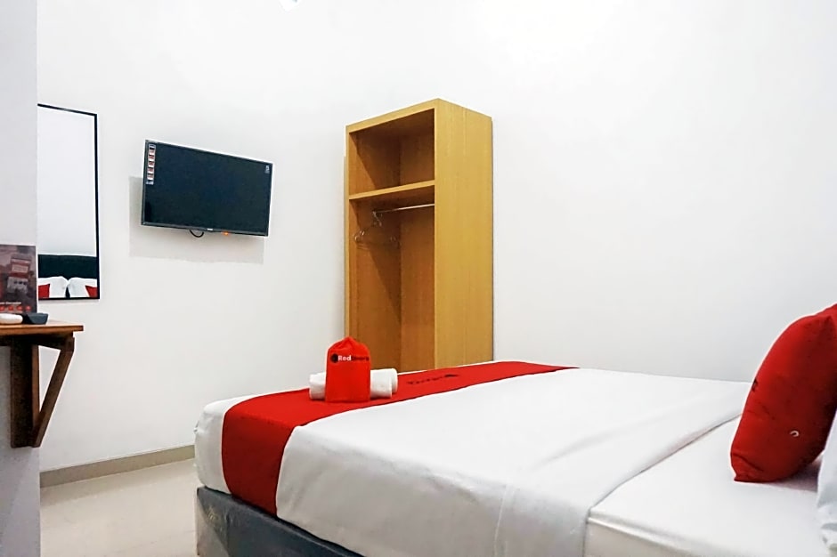 RedDoorz @ Jalan Danau Limboto