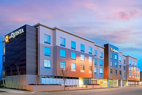 La Quinta Inn & Suites by Wyndham Kansas City Beacon Hill
