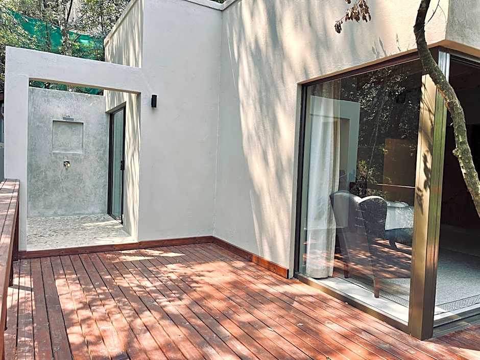 Bushbaby Valley Lodge