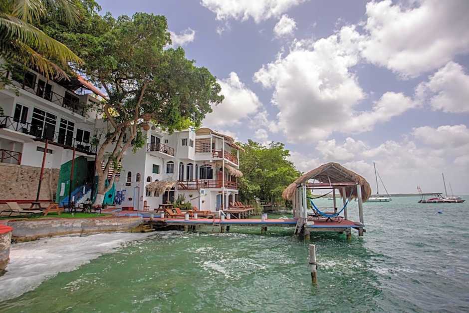 Seven Blue House Village & Lodge