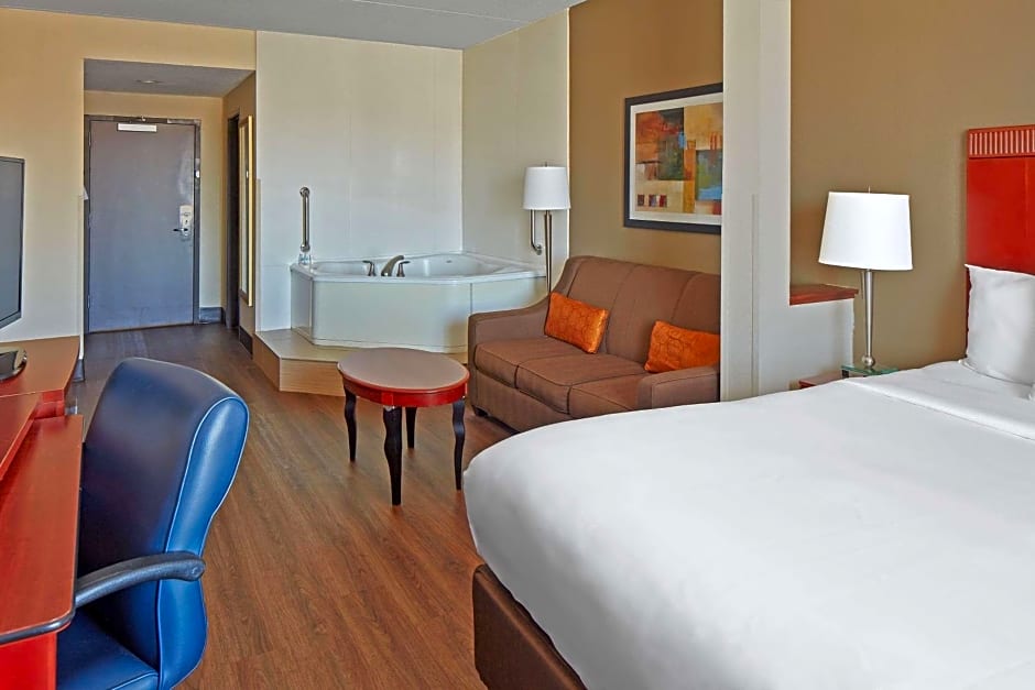 Comfort Suites Outlet Center