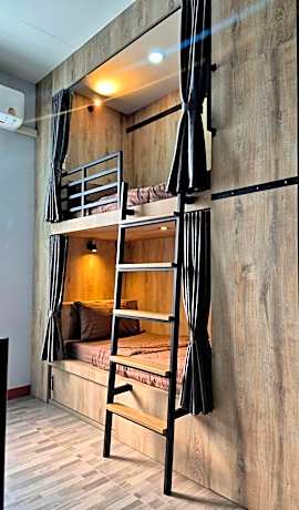 Bunk Bed in Mixed Dormitory Room