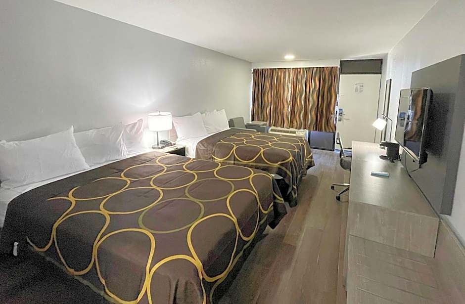 Super 8 by Wyndham Pigeon Forge Downtown