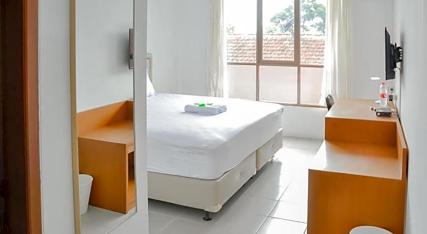 Bumi Ciboled Mitra RedDoorz near Gerbang Tol Pamulihan