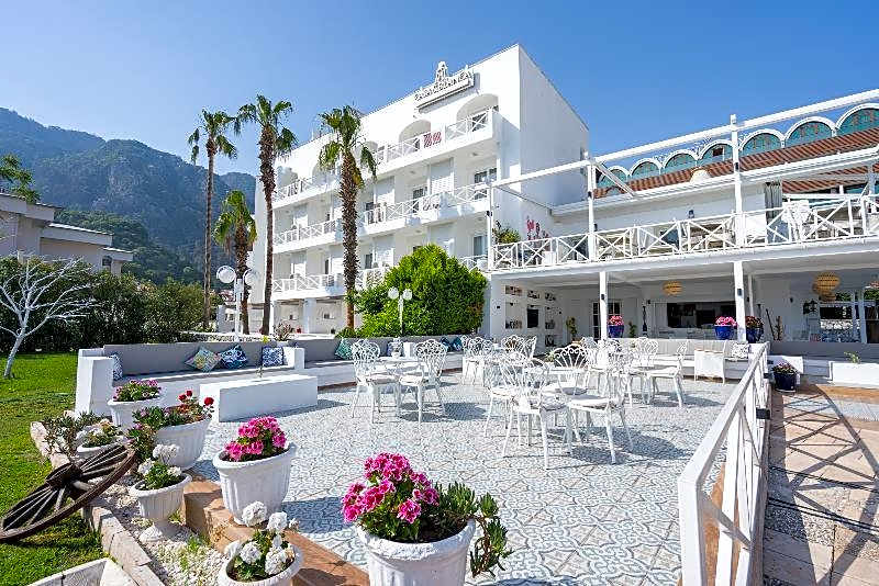 Casa Blanca Beach Hotel