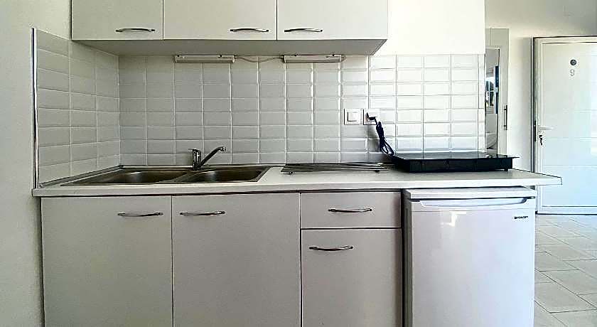 Blue Dolphin Studios and Apartment