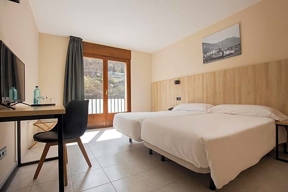 Photo 1 of 35 of Hotel Encamp