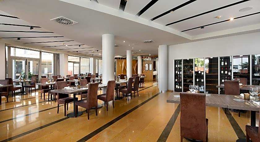 Mas Monzon Hotel