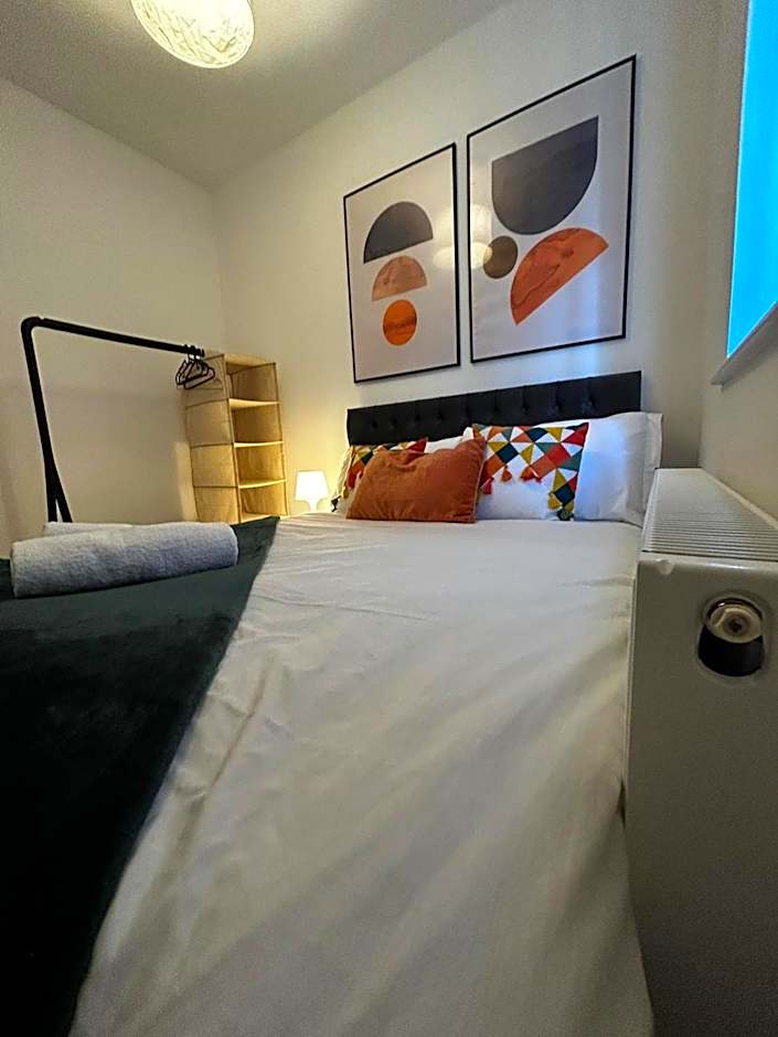 Durham, Free Parking, Central - Modern House